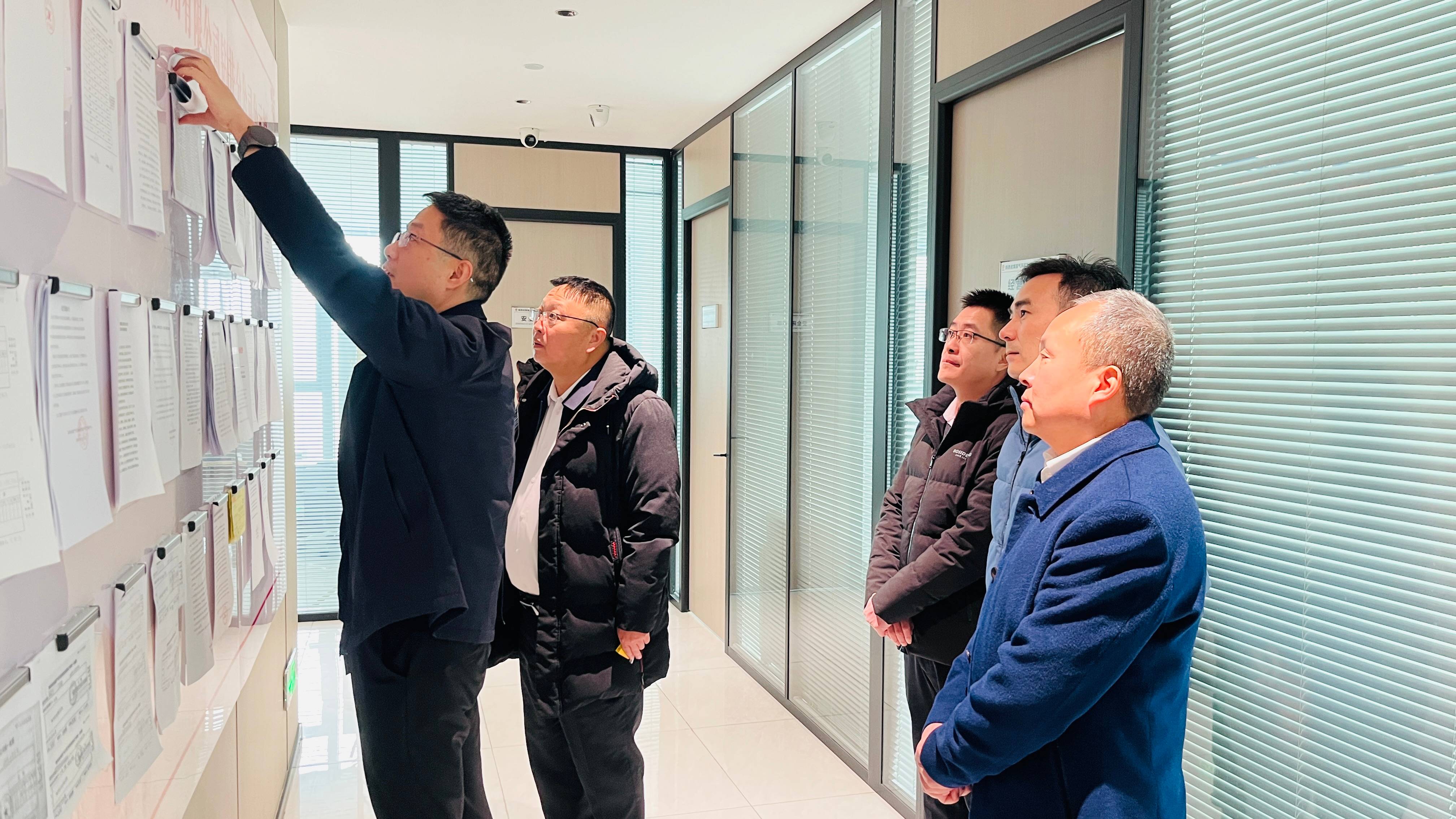 牛鸿波调研民主管理工作(1).jpg