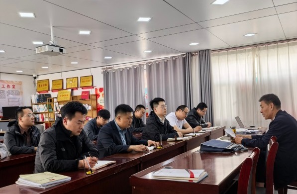 ‌以案为鉴 筑牢安全防线—钻探分公司深入项目部开展安全事故案例警示教育.jpg